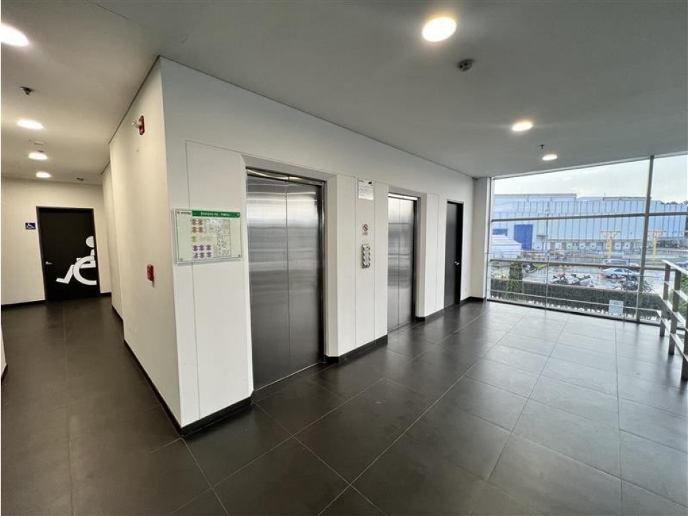 Oficinas Amplia Siberia Ubicada en Zona Industrial 7375 m2 - 6