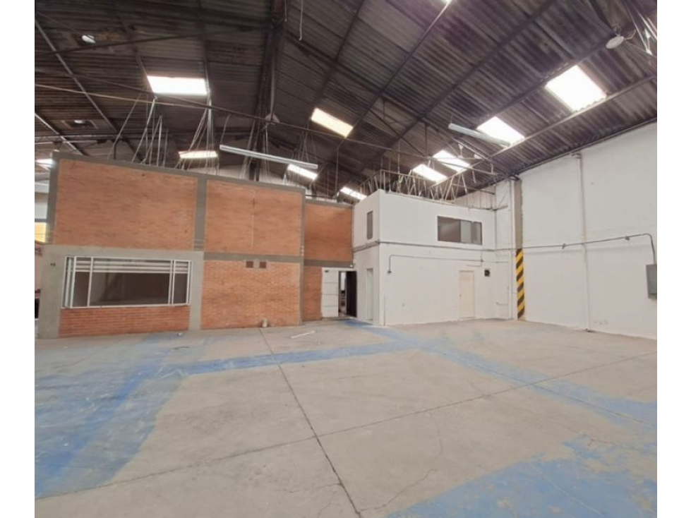 Bodega Super Bien Ubicada y Amplia en Engativa 1200 m2 - 2