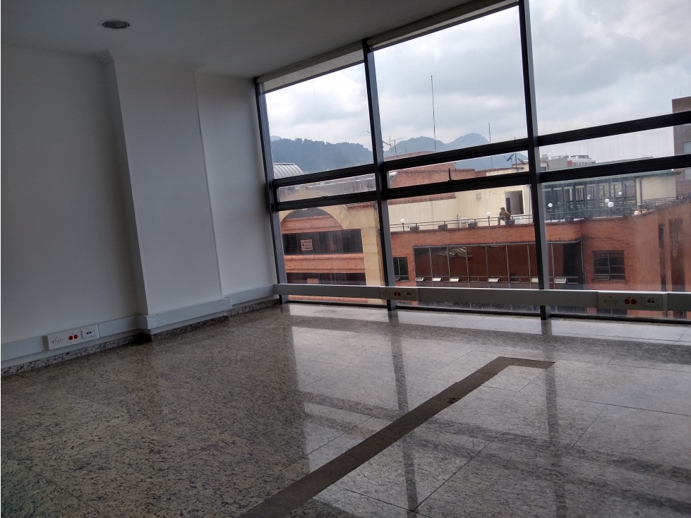 Edificio de Oficinas Super Bien Ubicado con Terraza — foto 4