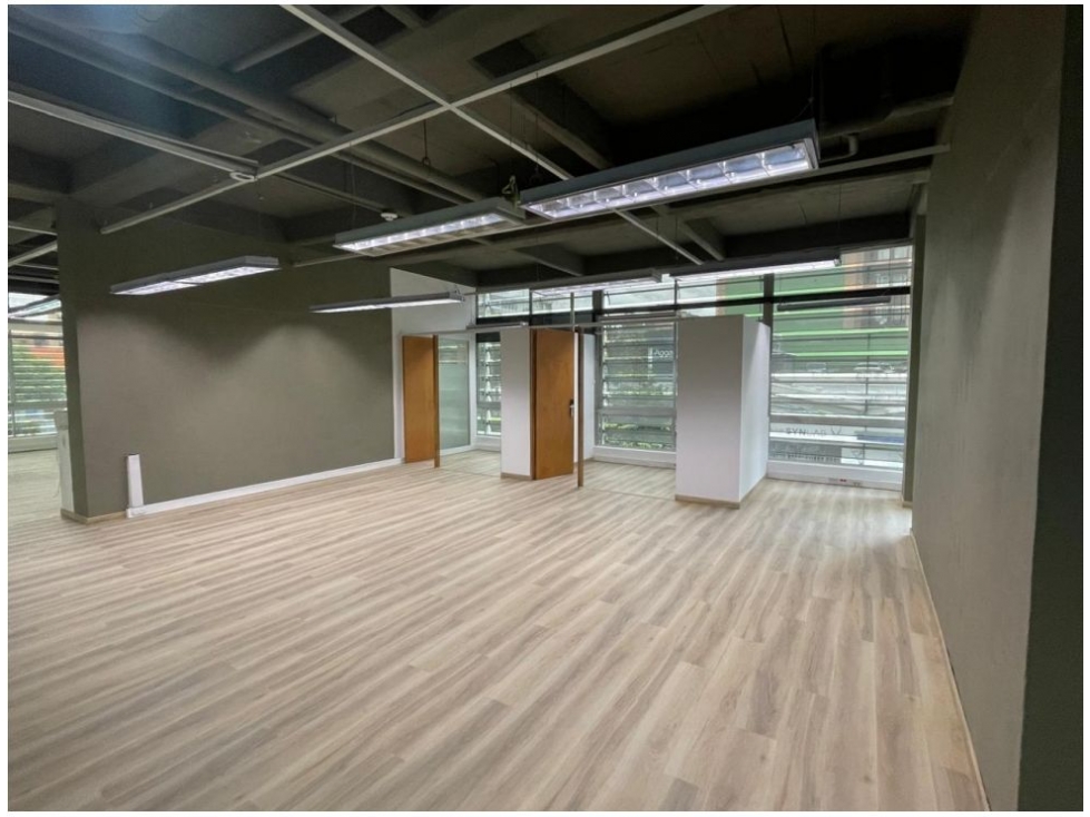 Oficina Amplia e Iluminada en San Patricio 258 m2 — foto 6