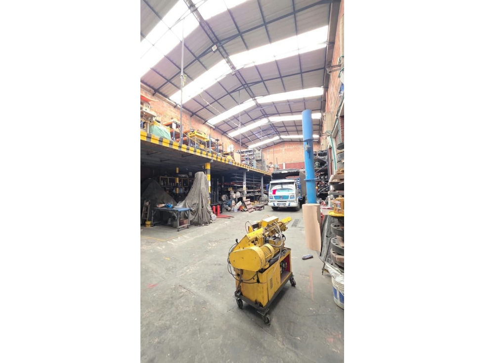 Puente Aranda Amplia Bodega Ubicada en Zona de Alto Trafico 750 m2 — foto 2