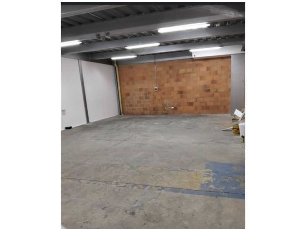 Bodega Super Bien Ubicada y Amplia en Prado Veraniego 400 m2 — foto 3