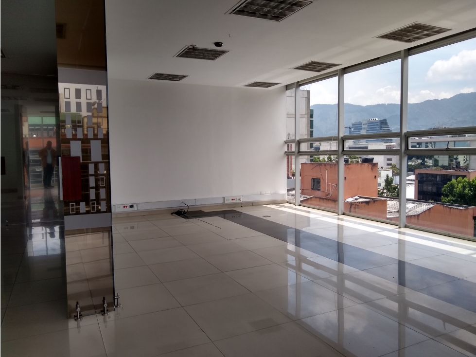 Edificio de Oficinas Super Bien Ubicado con Terraza — foto 5