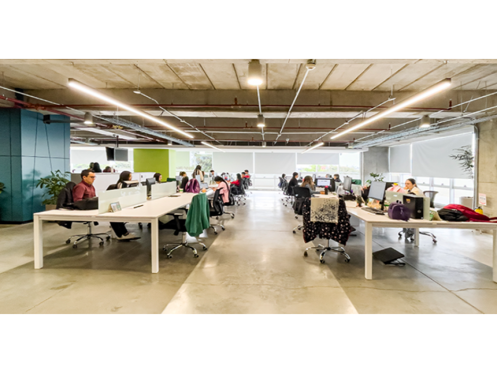 Oficina Amplia y Moderna en Metropolis
