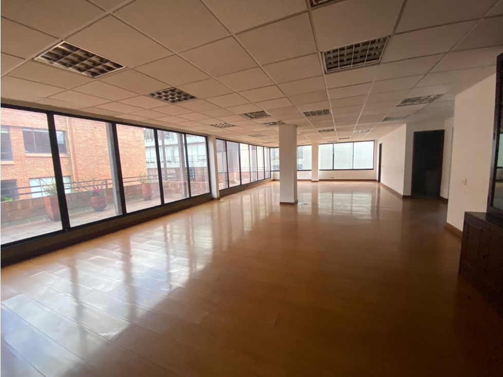 Edificio Super Bien Ubicado en Chico con 3 Terrazas