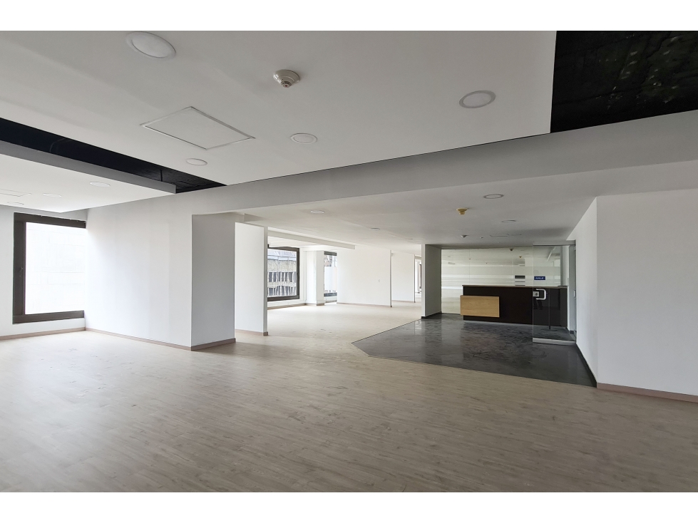 Amplia e Iluminada Oficina en la 72 Nogal — foto 5