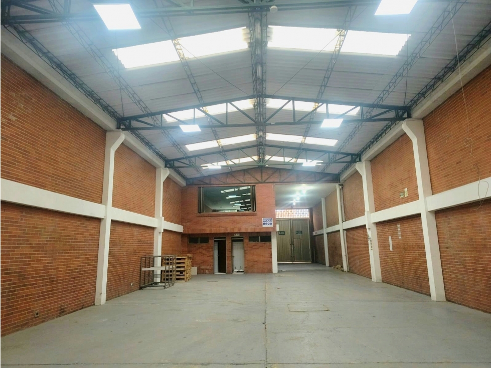 Bodega Super Bien Ubicada y Amplia en Prado Veraniego