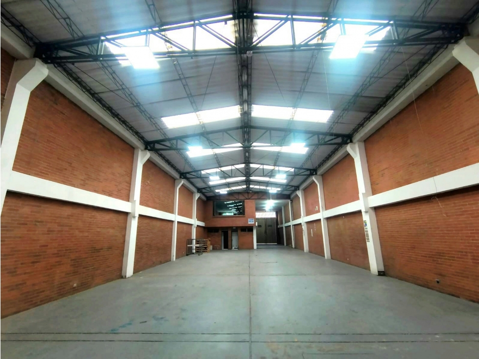 Bodega Super Bien Ubicada y Amplia en Prado Veraniego — foto 2