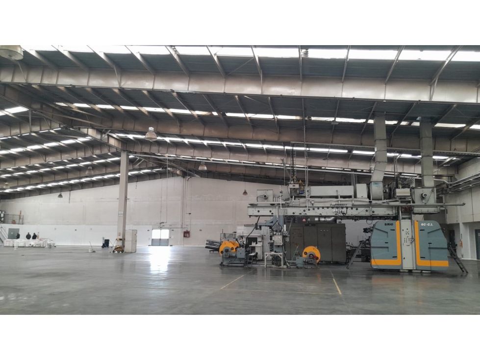 Bodega Super Bien Ubicada y Amplia en Siberia - 3