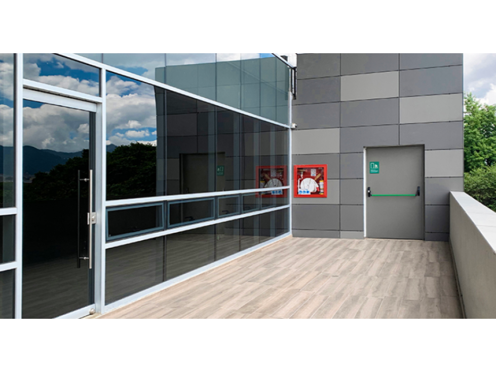 Oficina Amplia y Moderna en Metropolis — foto 2