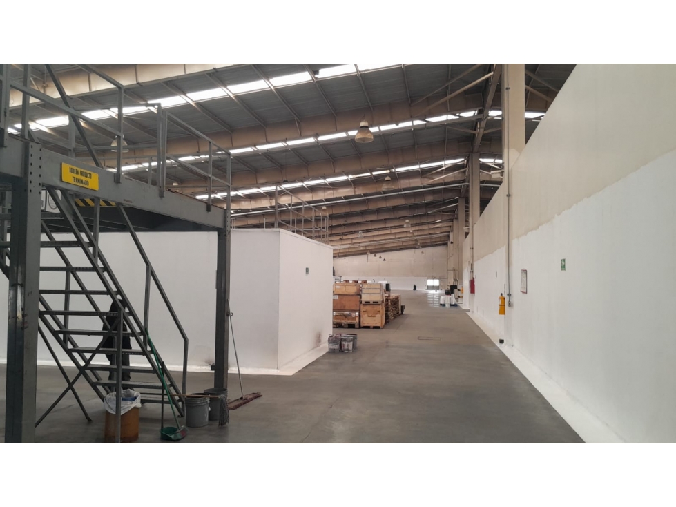 Bodega Super Bien Ubicada y Amplia en Siberia - 5