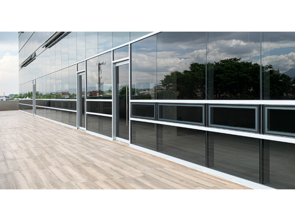Oficina Amplia y Moderna en Metropolis
