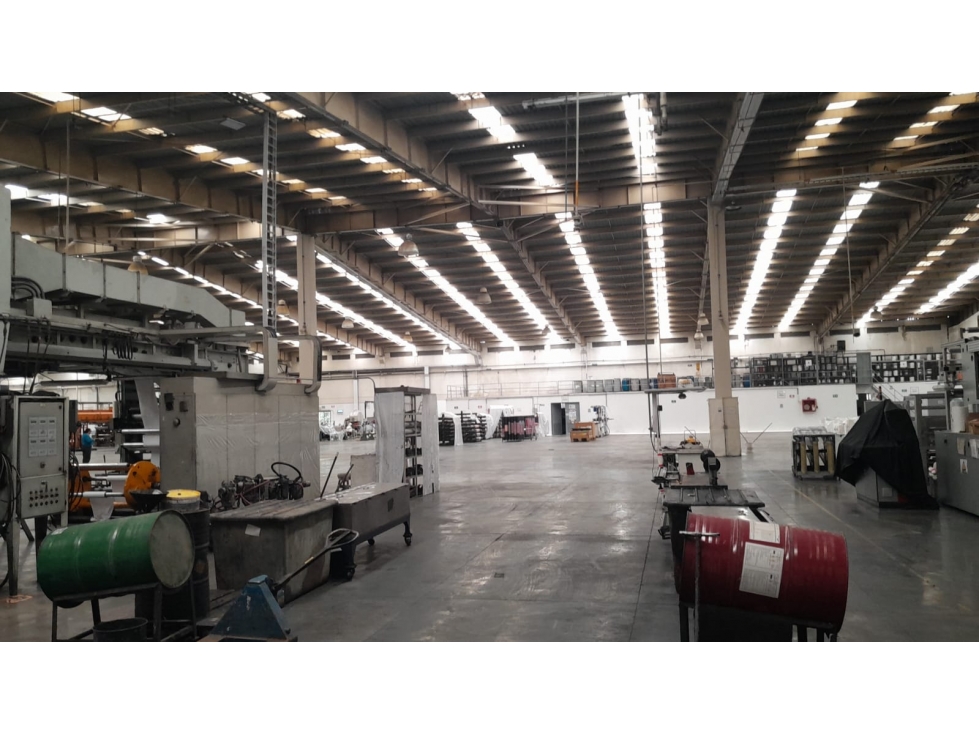 Bodega Super Bien Ubicada y Amplia en Siberia - 2