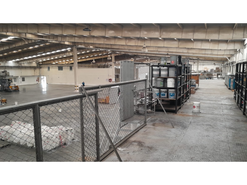 Bodega Super Bien Ubicada y Amplia en Siberia - 6