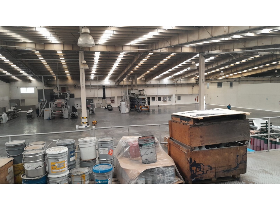 Bodega Super Bien Ubicada y Amplia en Siberia - 4