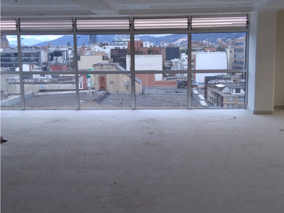 Espectacular Edificio en Chico Lago con Amplios Espacios — foto 3