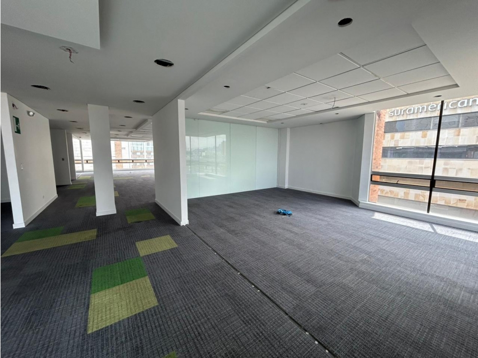 Edificio Espectacular en Zona Comercial en AV. Calle 72 — foto 2
