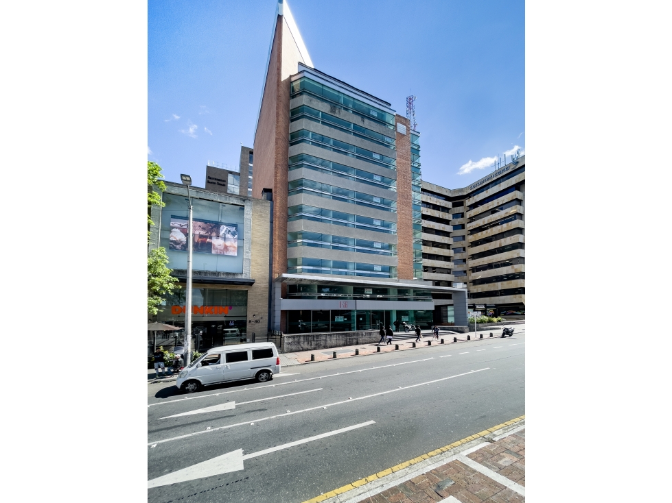 Edificio Espectacular en Zona Comercial en AV. Calle 72
