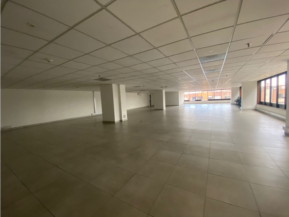 Oficina Salitre en Zona Comercial y de Alto Trafico