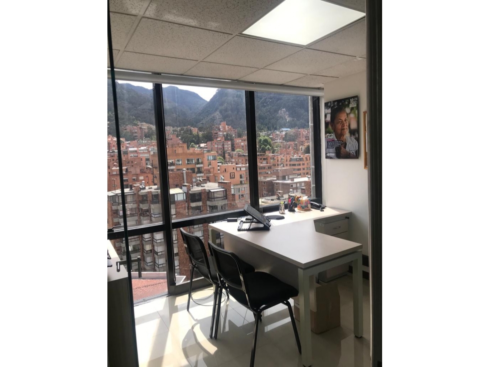 Oficina Amplia en Zona Exclusiva de la Ciudad Rosales