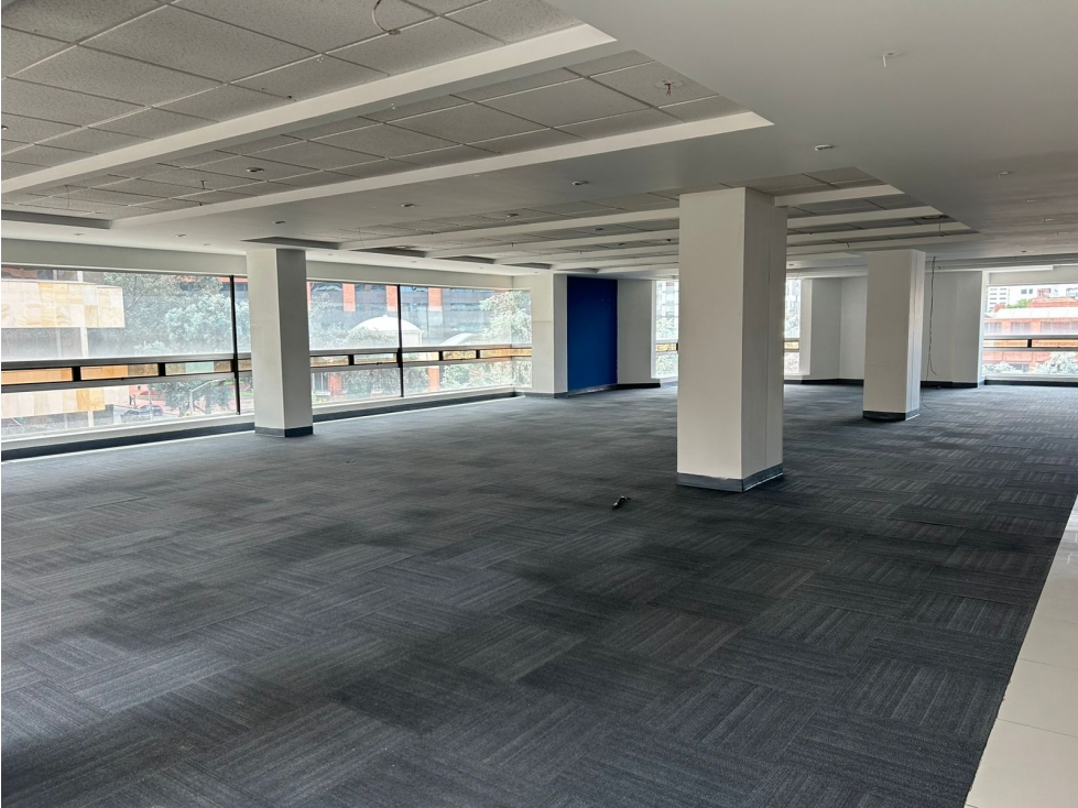 Edificio Espectacular en Zona Comercial en AV. Calle 72 — foto 3