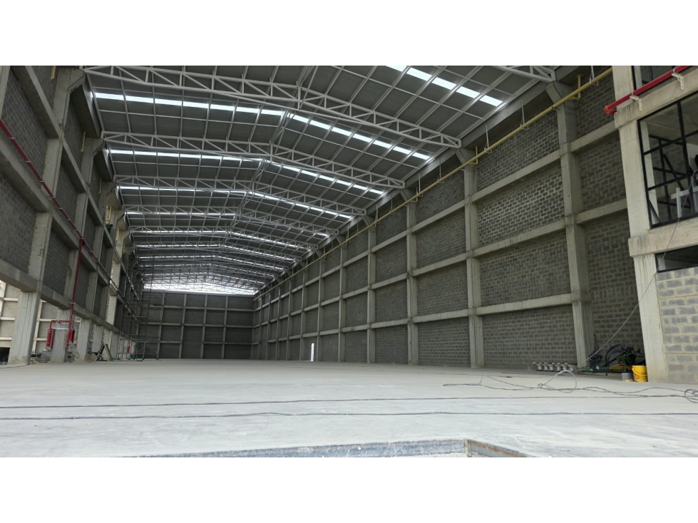 Bodega Super Bien Ubicada y Amplia en Siberia 10000 m2 - 1