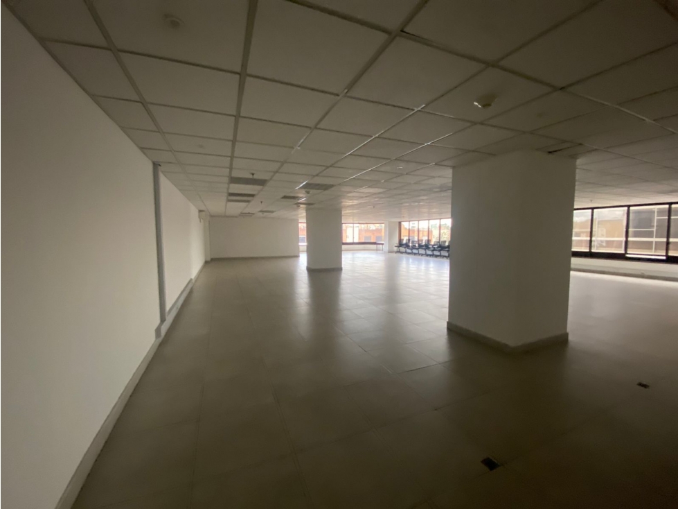 Oficina Salitre en Zona Comercial y de Alto Trafico