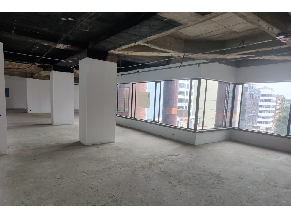Oficina con Amplios Espacios en Chico Reservado 710 m2 — foto 3