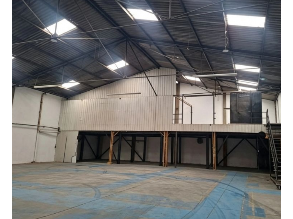Bodega Super Bien Ubicada y Amplia en Engativa 1200 m2 - 6