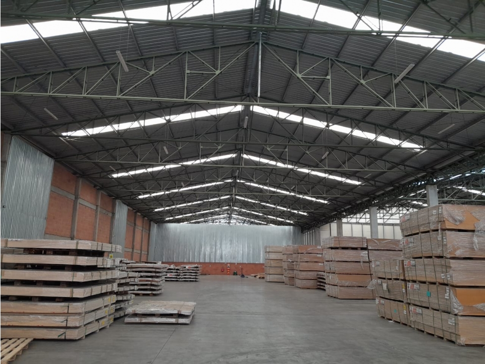 Bodega Super Bien Ubicada en Madrid 16000 m2 - 3