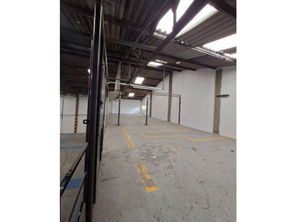 Bodega Super Bien Ubicada y Amplia en Engativa 1200 m2 - 5