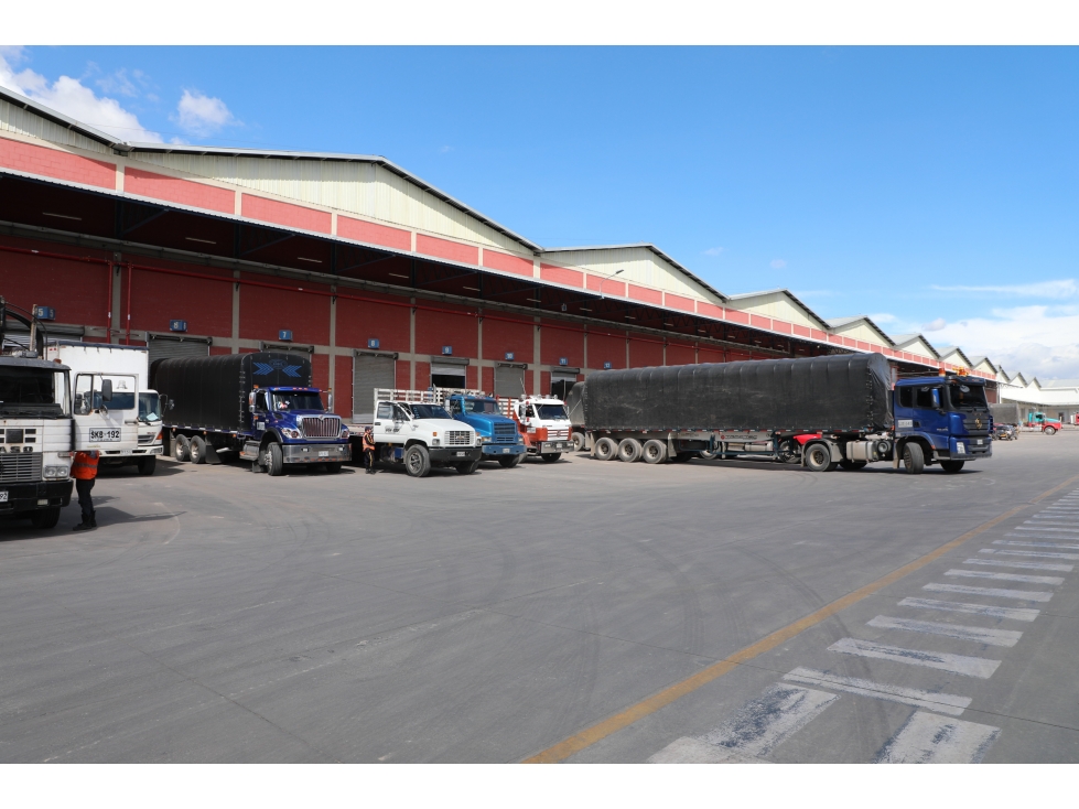 Bodega Super Bien Ubicada en Madrid 16000 m2 - 1