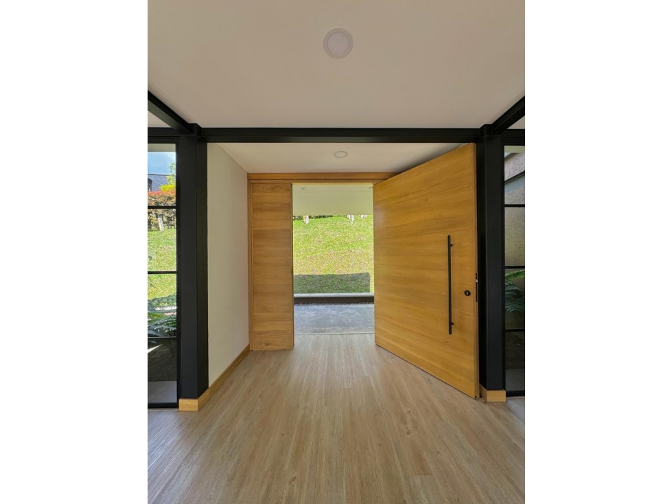 VENTA CASA DE LUJO ALTO DE LAS PALMAS CON HERMOSA VISTA A LA CIUDAD — foto 2
