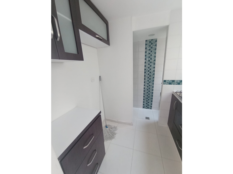 VENTA APARTAMENTO 4 PISO BARRIO LAS GRANJAS CALI unidad con piscina — foto 3