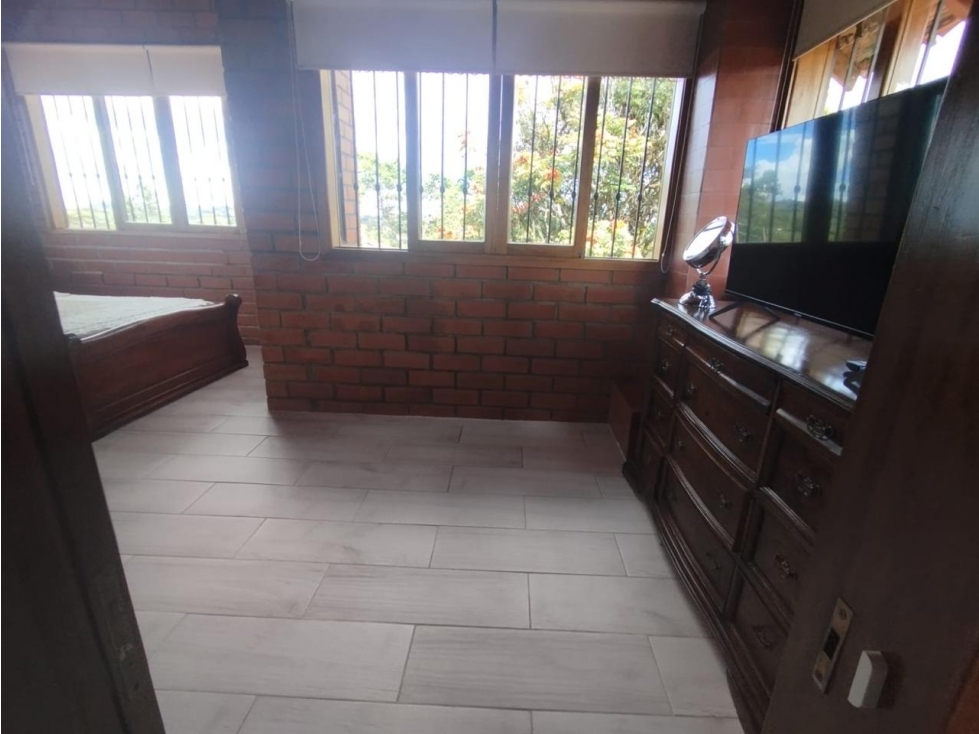 Venta de espectacular finca en Rionegro con piscina y árboles frutales — foto 2