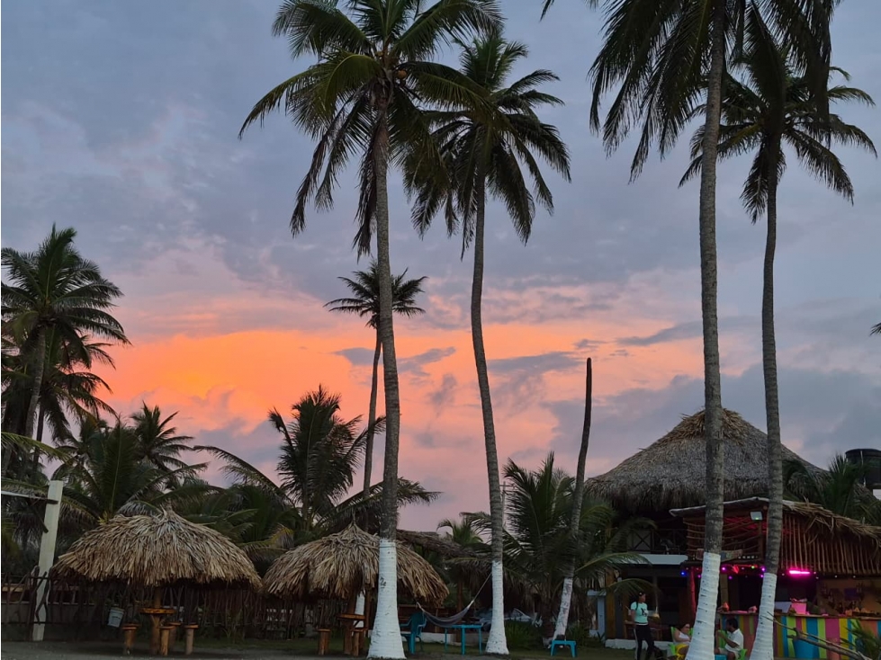 HOTEL EN VENTA O PERMUTA FRENTE AL MAR CARIBE