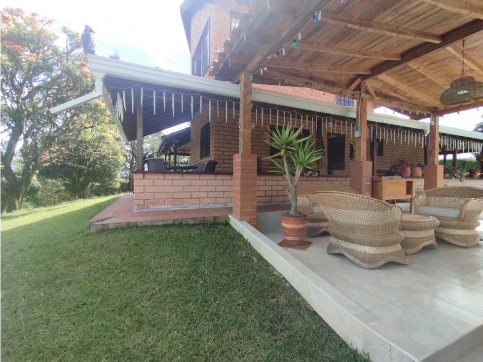 Venta de espectacular finca en Rionegro con piscina y árboles frutales — foto 4
