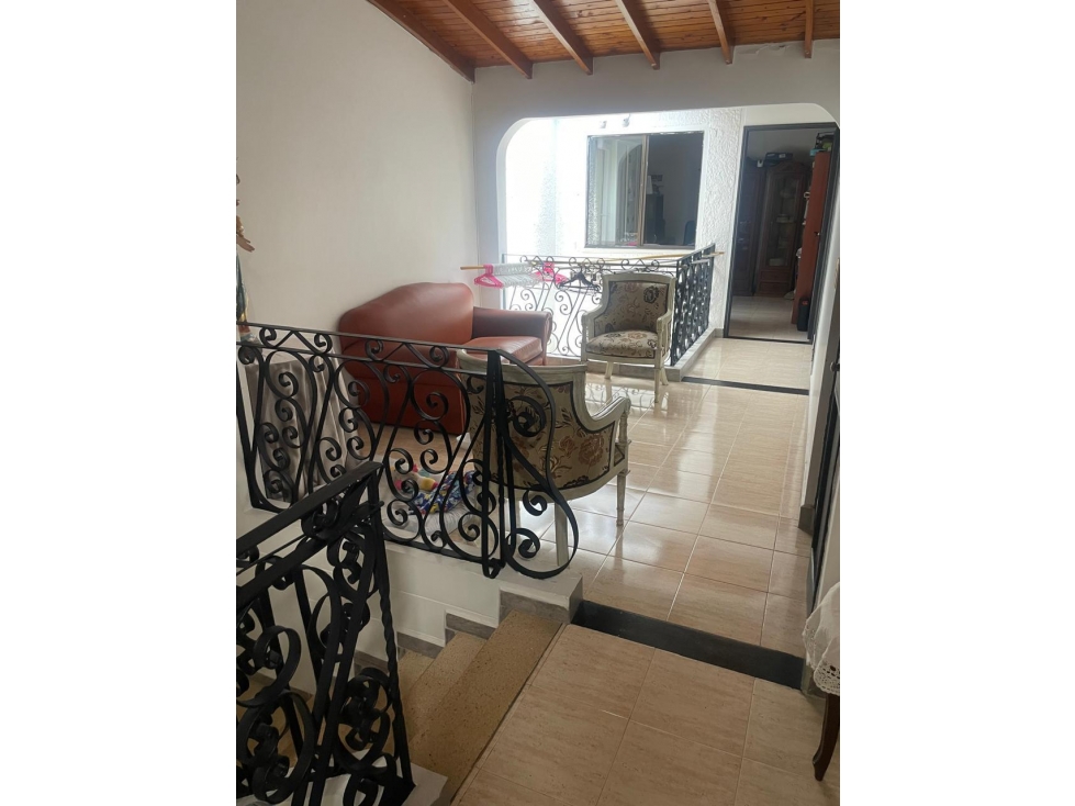 CASA ESQUINERA EN UNIDAD CERRADA SABANETA — foto 4