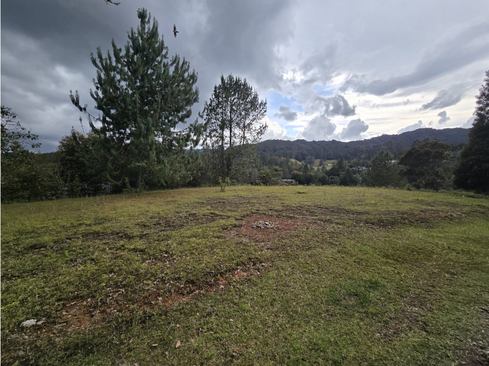 vendo lote en Alto de El Escobero, a 15 minutos de Envigado sin peaje