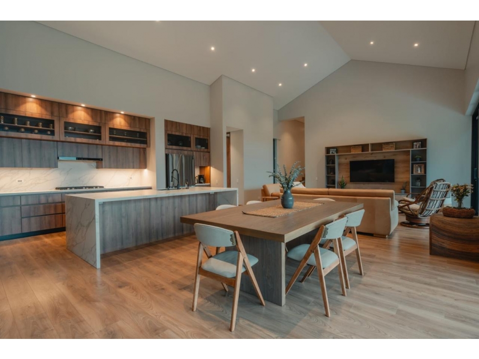 CASA PARA LA VENTA EN EL RETIRO