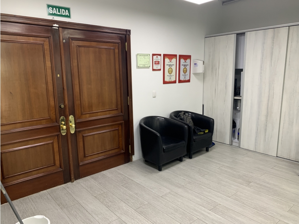 Vendo Oficina Hacienda Santa Bárbara - REMODELADA — foto 3