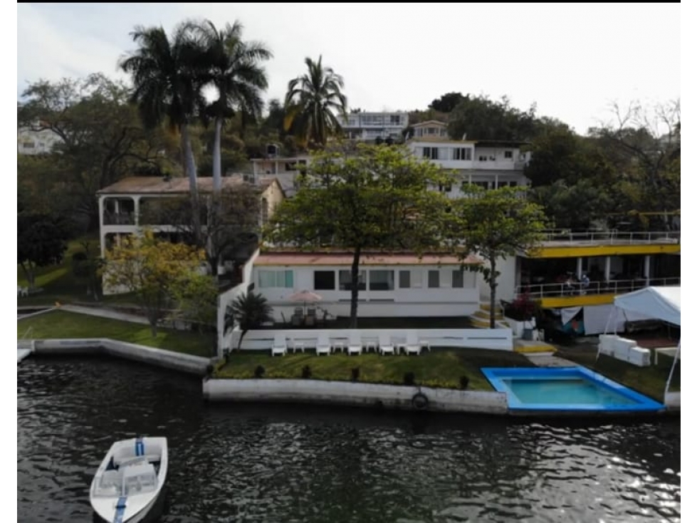 HOTEL EN VENTA A ORILLA DEL LAGO "ANGIE" - 1