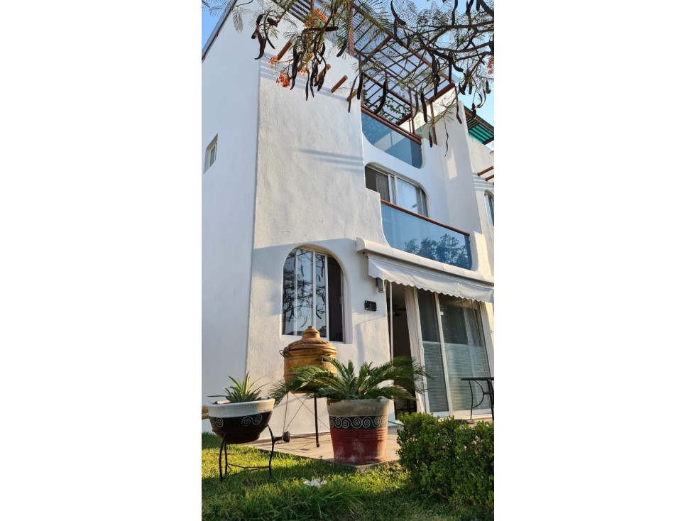 CASA EN CONDOMINIO EN VENTA A ORILLA DEL LAGO "ANDY" - 1