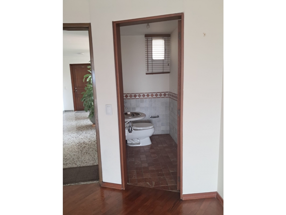 vendo apartamento Torres del Castillo para remodelar, linda vista! — foto 3