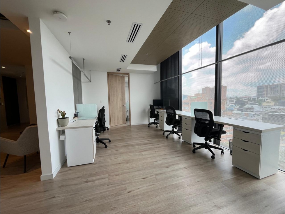VENTA/RENTANDO Oficina Moderna 80/81