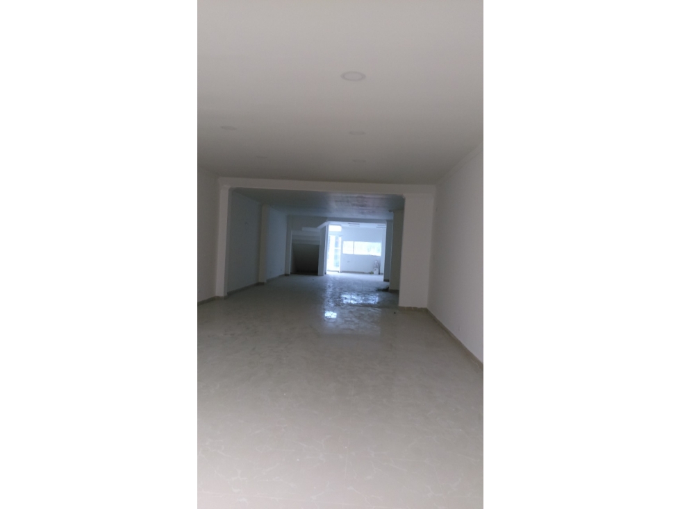 LOCAL COMERCIAL EN ARRIENDO SANTA BIBIANA — foto 4