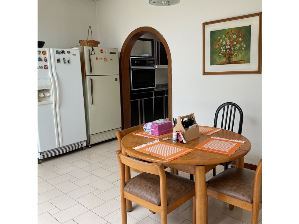 CASA AMPLIA EN VENTA O ARRIENDO CON JARDIN Y PATIO EN SANTA PAULA — foto 3