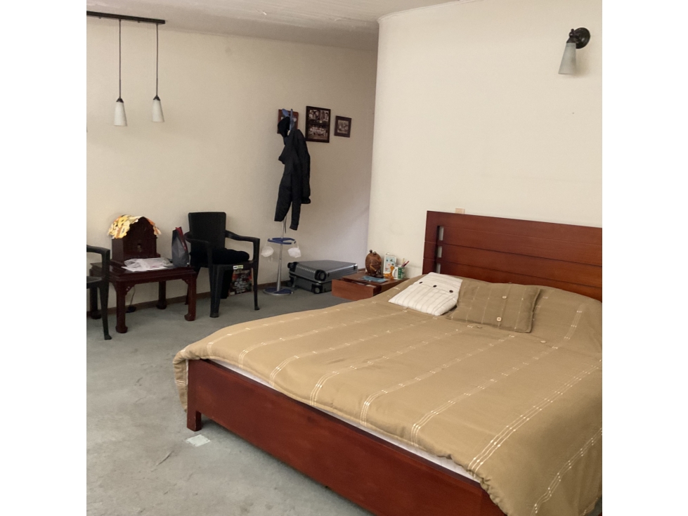 CASA AMPLIA EN VENTA O ARRIENDO CON JARDIN Y PATIO EN SANTA PAULA — foto 5