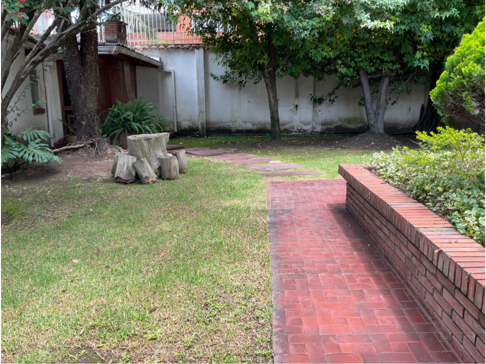 CASA AMPLIA EN VENTA O ARRIENDO CON JARDIN Y PATIO EN SANTA PAULA