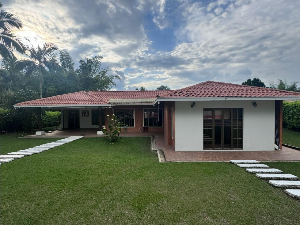 CASA CAMPESTRE EN VENTA O ARRIENDO EN PEREIRA